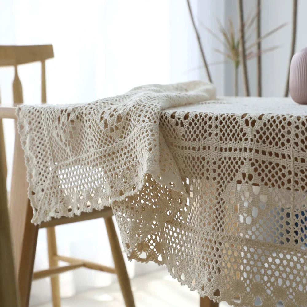 Nappe carrée en dentelle crochetée