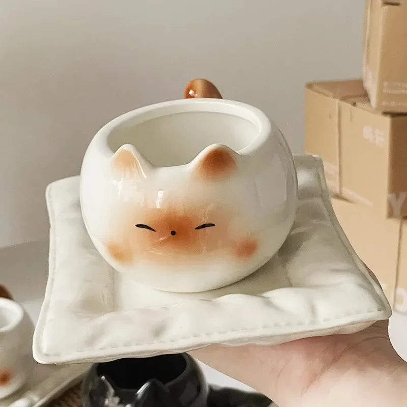 Tasse en forme de chat mignon avec coussin