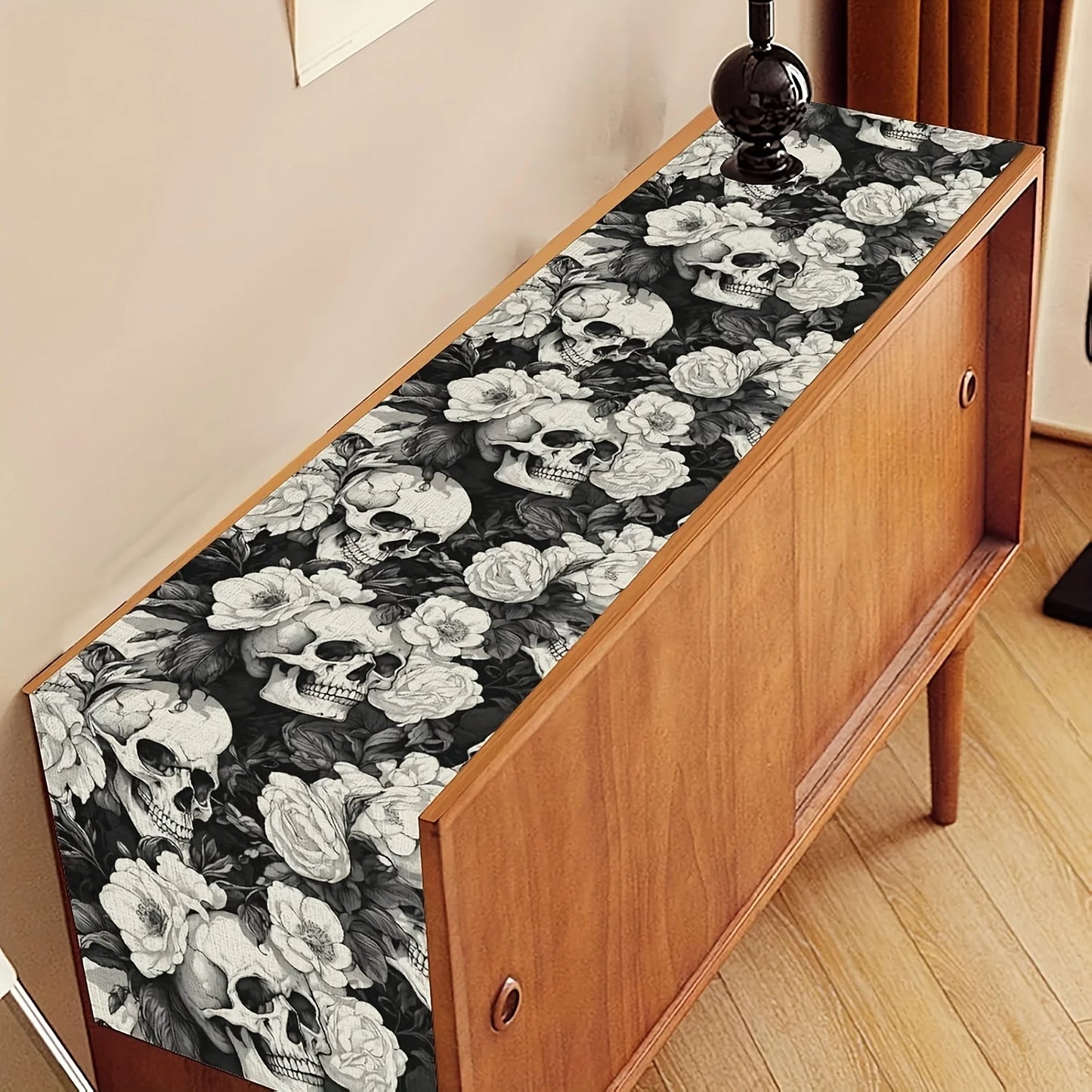 Chemin de table crâne gothique