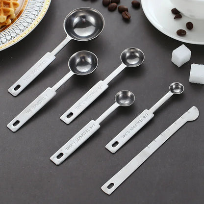 Tasses et cuillères à mesurer de luxe