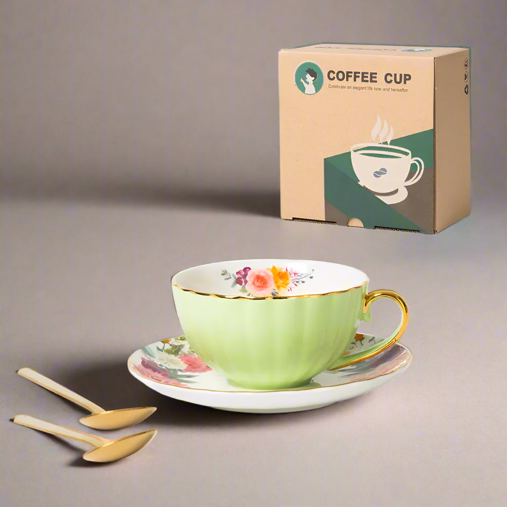 Ensemble tasse, soucoupe et cuillère