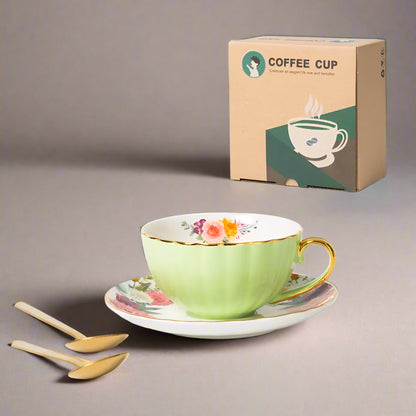 Ensemble tasse, soucoupe et cuillère