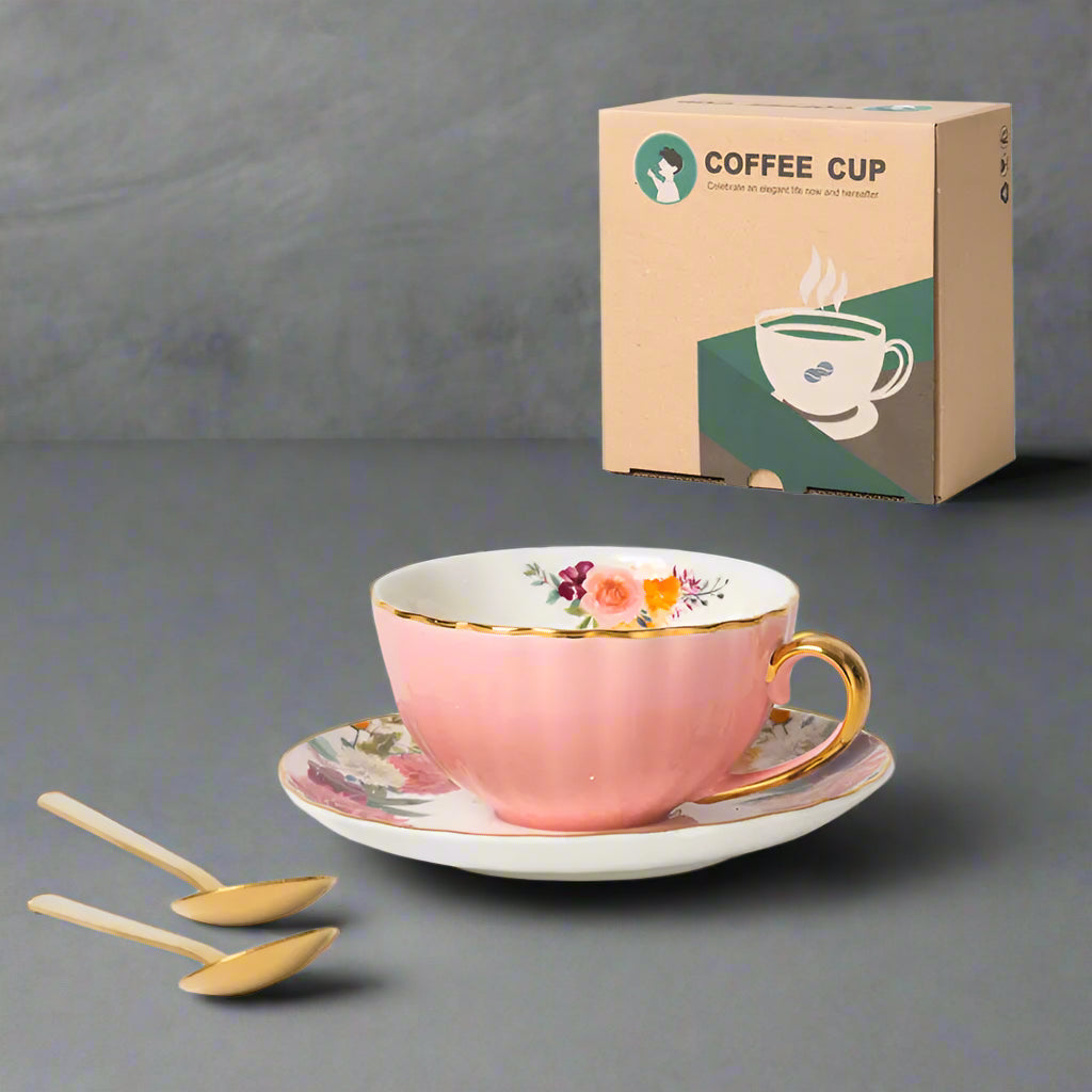 Ensemble tasse, soucoupe et cuillère