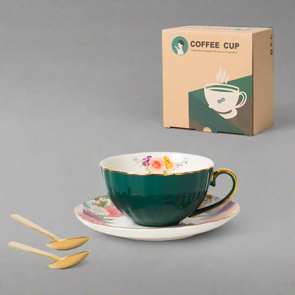 Ensemble tasse, soucoupe et cuillère
