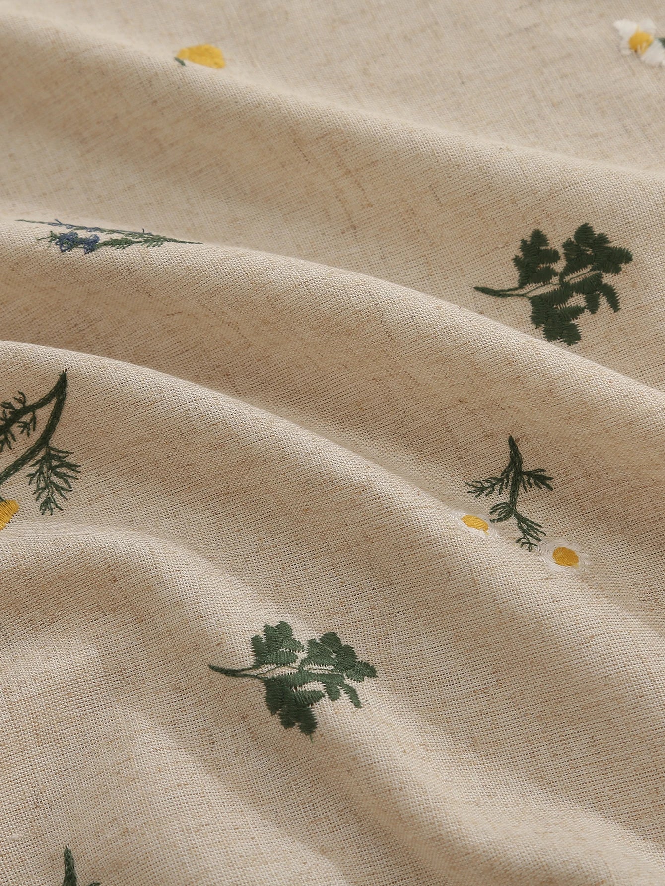 Nappe carrée brodée