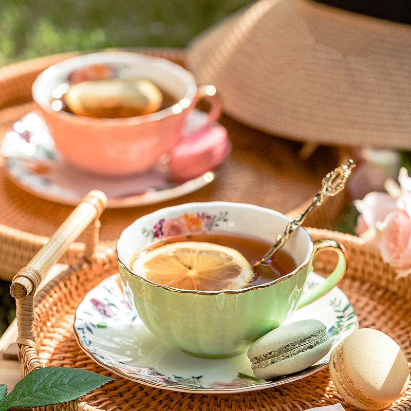 ensemble tasse  soucoupe cuillère élégance européenne