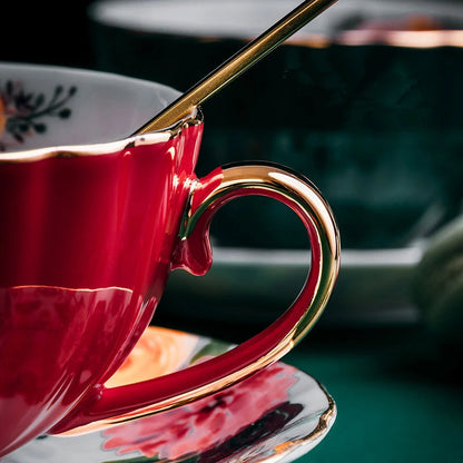 ensemble tasse soucoupe cuillère raffinement