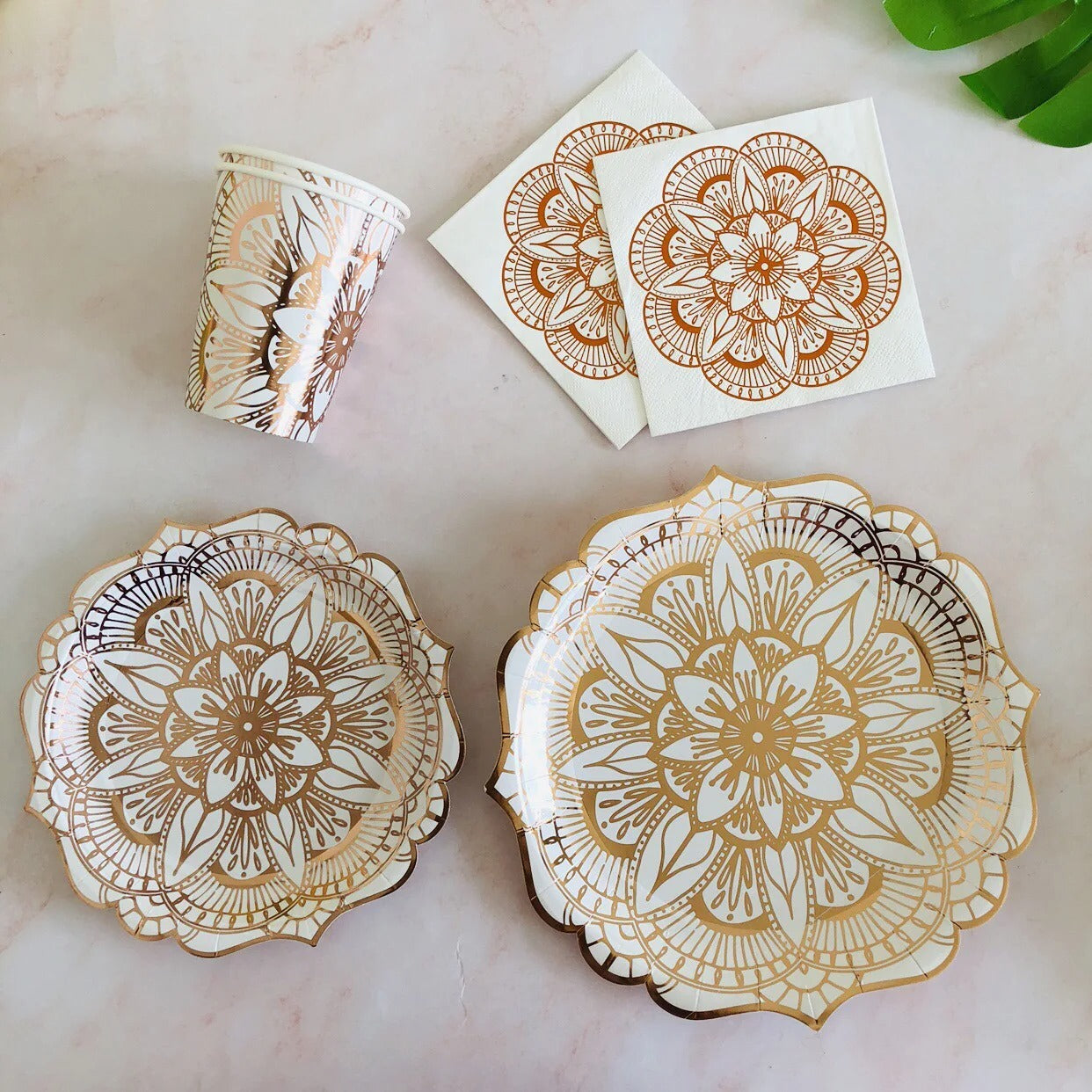 Vaisselle jetable estampillée or | Élégance Fête