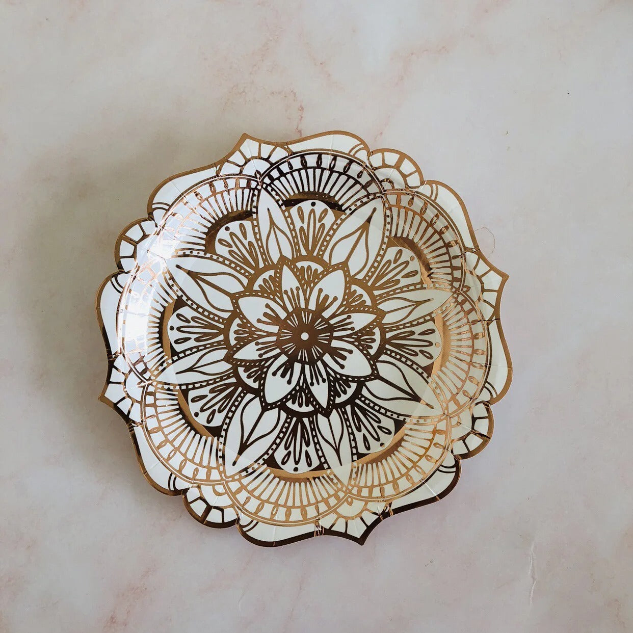 Vaisselle jetable estampillée or | Élégance Fête