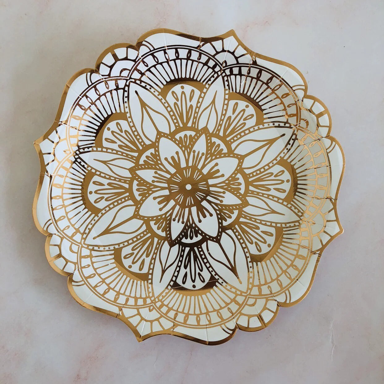 Vaisselle jetable estampillée or | Élégance Fête