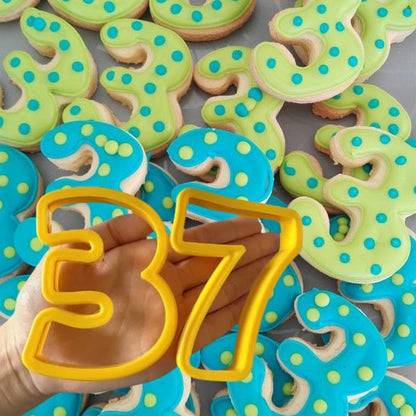 Moule number cake  date importante